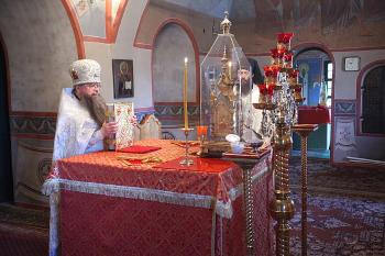 Наместник Данилова монастыря возглавил Божественную литургию для молодежи Центра