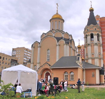 «Балаганчик сказок»: выступление в храме Новомучеников и исповедников Российских в Кучино
