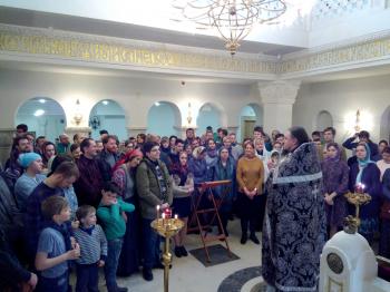 Божественная литургия в храме Сретения Господня Патриаршего центра