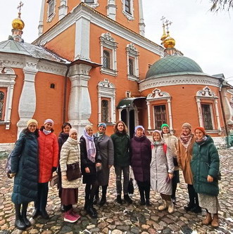 Молодёжный хор: экскурсия по Московскому подворью Свято-Троице-Сергиевой Лавры